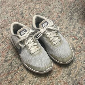Nike Gray and White Sneakers Size 8